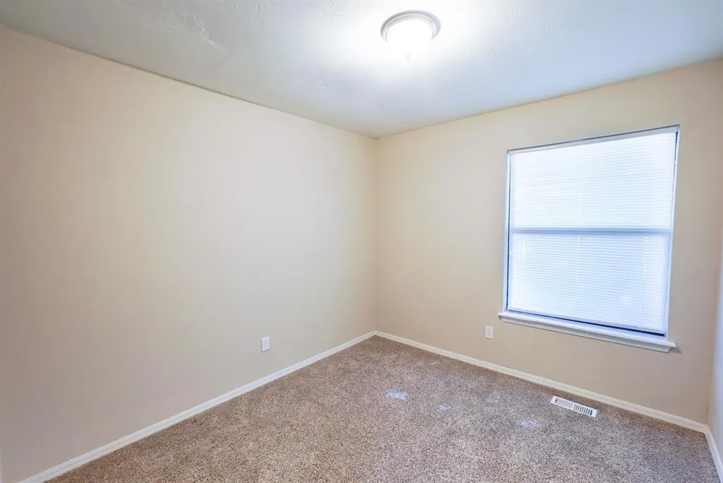 Photo 10 — 305 Cherryvale Road, Edmond, OK 73003