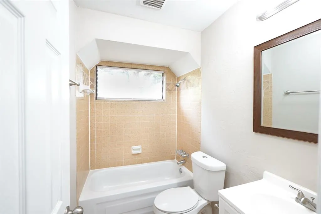 Photo 12 — 305 Cherryvale Road, Edmond, OK 73003