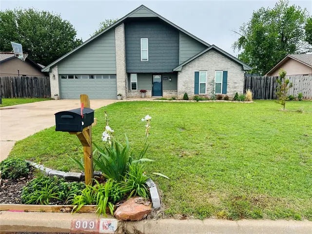 Photo 3 — 909 N Peace Avenue, Elk City, OK 73644
