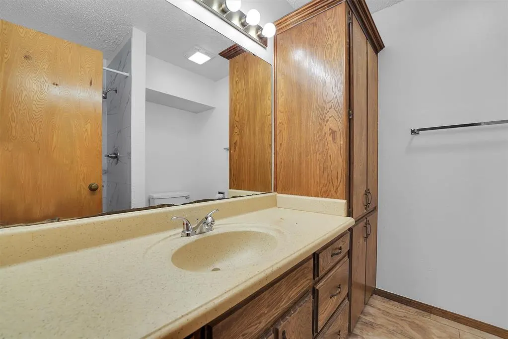 Photo 33 — 909 N Peace Avenue, Elk City, OK 73644
