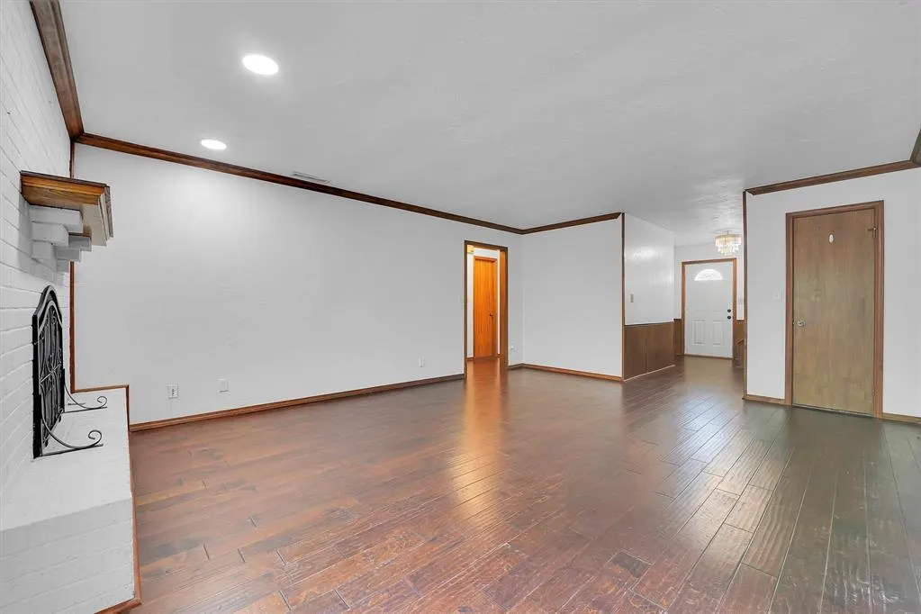 Photo 8 — 909 N Peace Avenue, Elk City, OK 73644