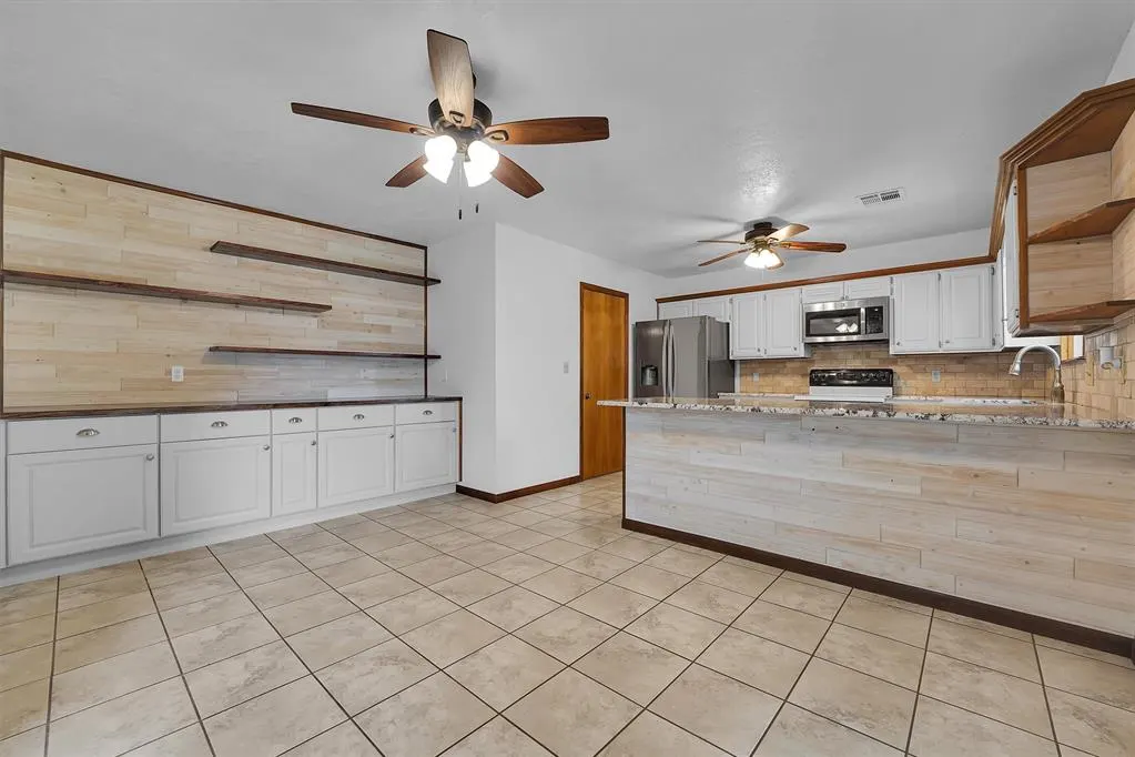 Photo 10 — 909 N Peace Avenue, Elk City, OK 73644
