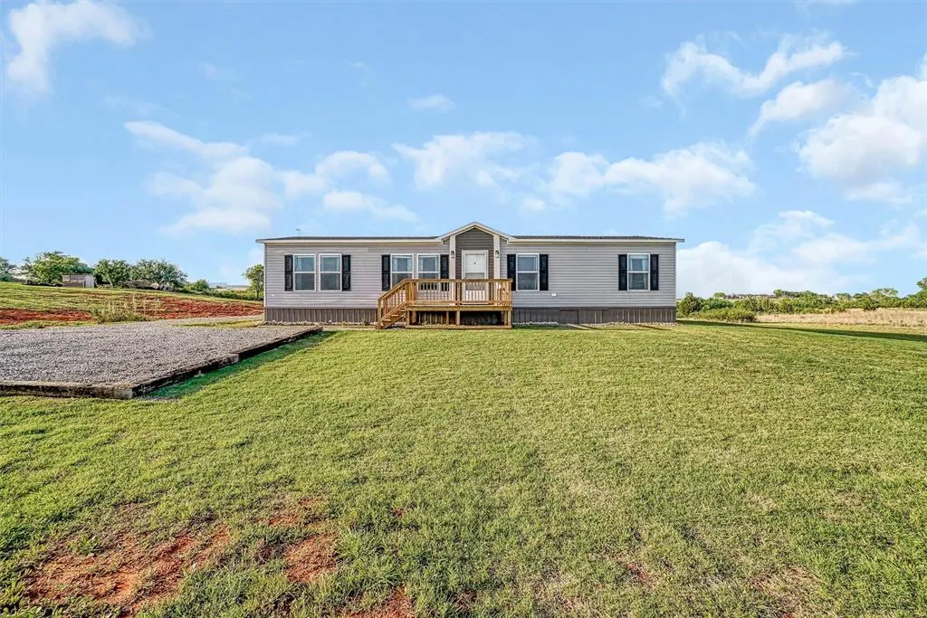 Front exterior — 10284 N 2128, Foss, OK 73647