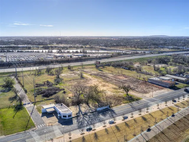 Photo 4 — 1300 S Robinson Avenue, Oklahoma City, OK 73109