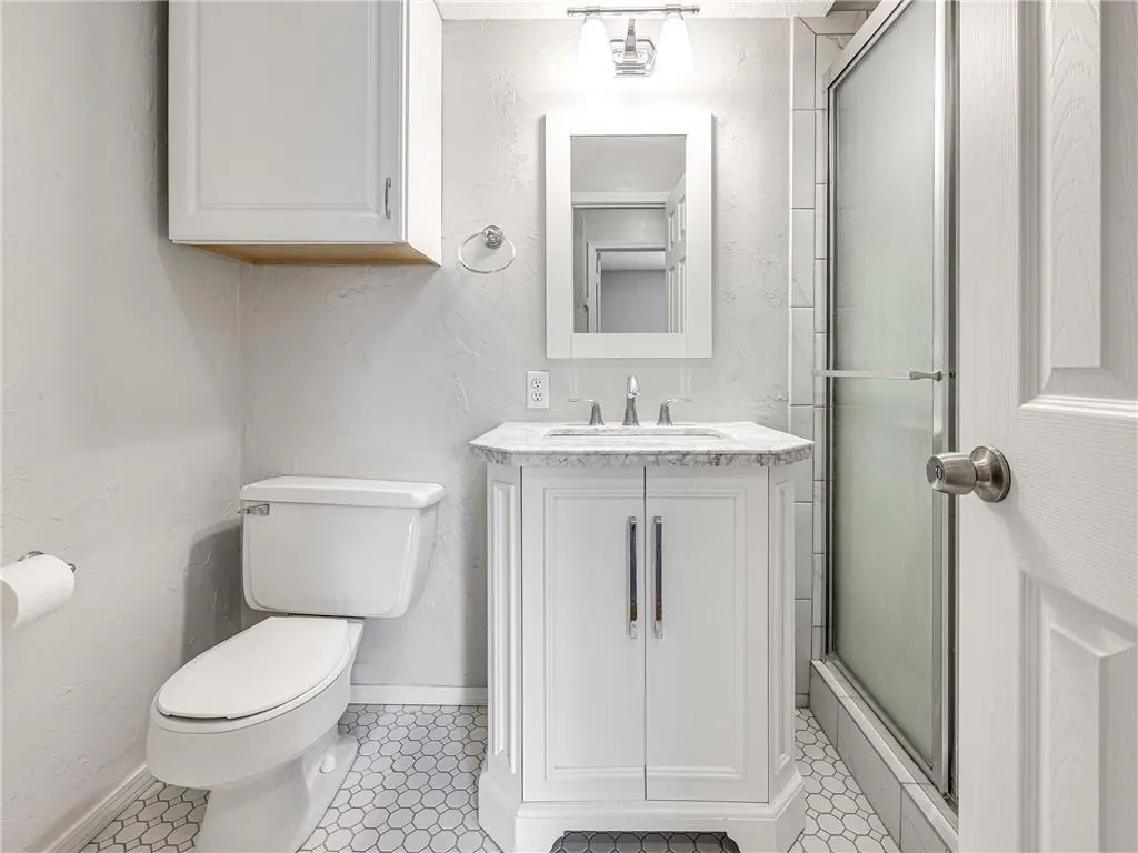 Photo 7 — 6500 N Grand Boulevard 112, Oklahoma City, OK 73116