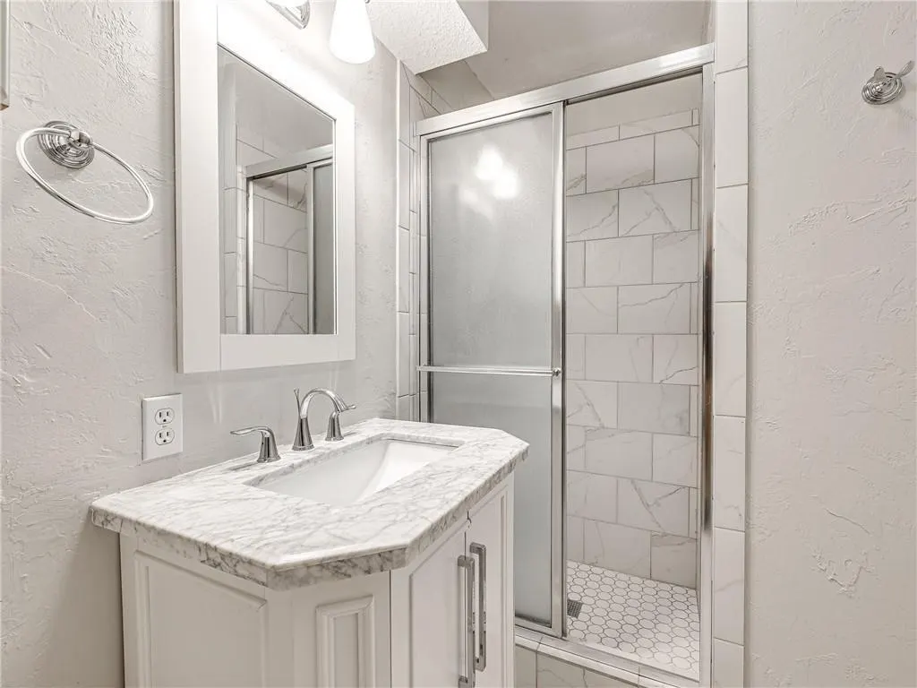 Photo 8 — 6500 N Grand Boulevard 112, Oklahoma City, OK 73116