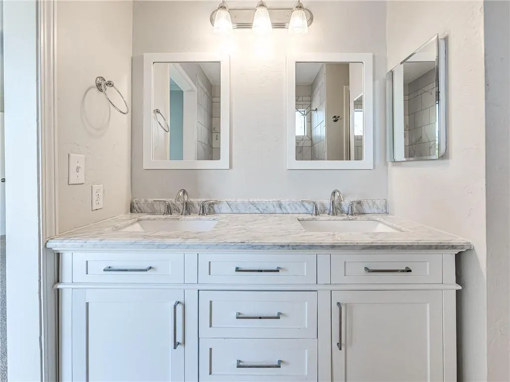 Photo 11 — 6500 N Grand Boulevard 112, Oklahoma City, OK 73116