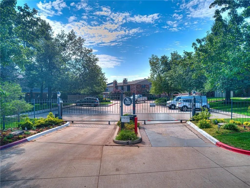 Photo 15 — 6500 N Grand Boulevard 112, Oklahoma City, OK 73116