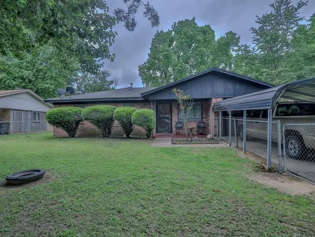 Front exterior — 1805 Colorado Street, Idabel, OK 74745