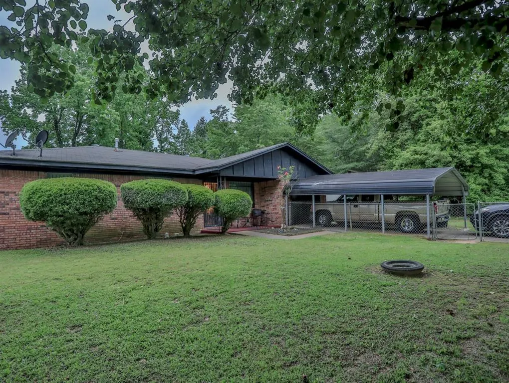 Photo 2 — 1805 Colorado Street, Idabel, OK 74745