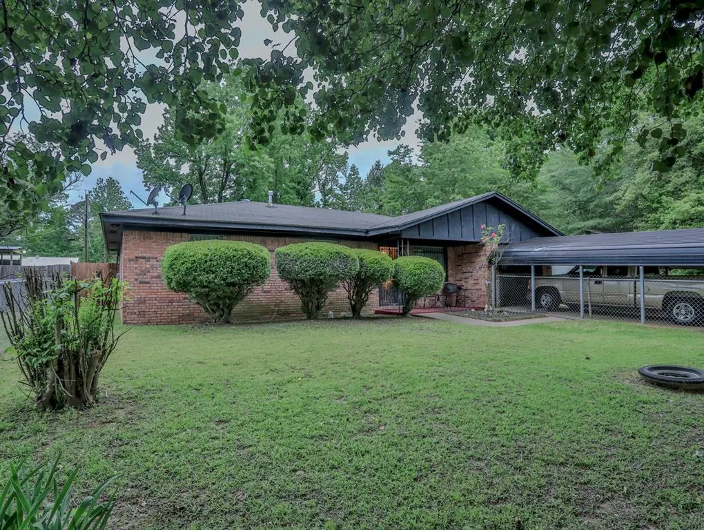 Photo 3 — 1805 Colorado Street, Idabel, OK 74745