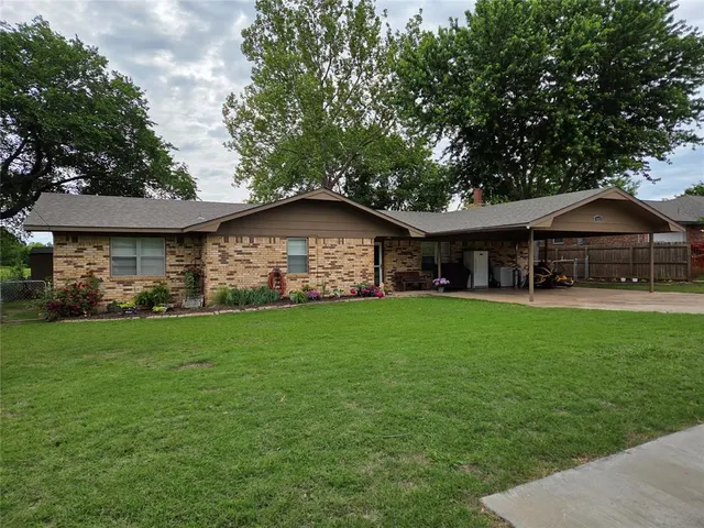 Photo 2 — 1331 Gross Drive, Maysville, OK 73057