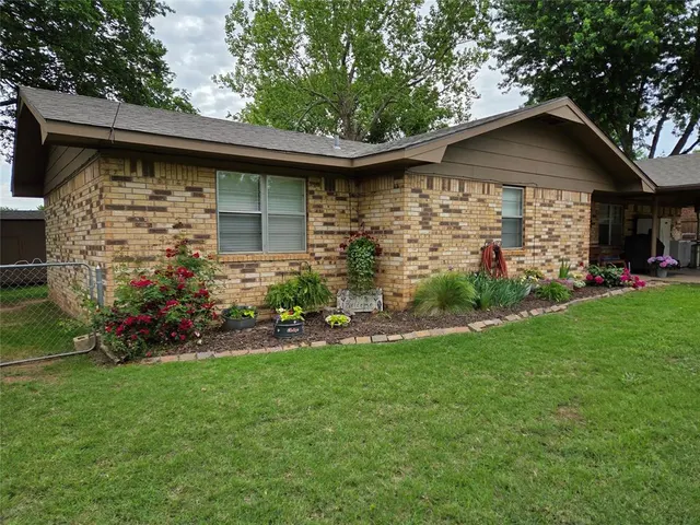 Photo 3 — 1331 Gross Drive, Maysville, OK 73057