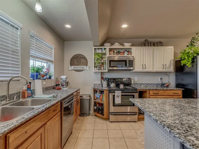 Photo 5 — 1072 County Street 2958, Tuttle, OK 73089