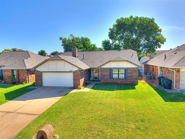 Photo 2 — 5620 Lanceshire Lane, Oklahoma City, OK 73135