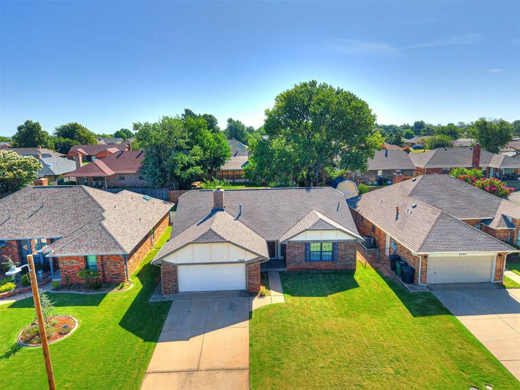Photo 3 — 5620 Lanceshire Lane, Oklahoma City, OK 73135