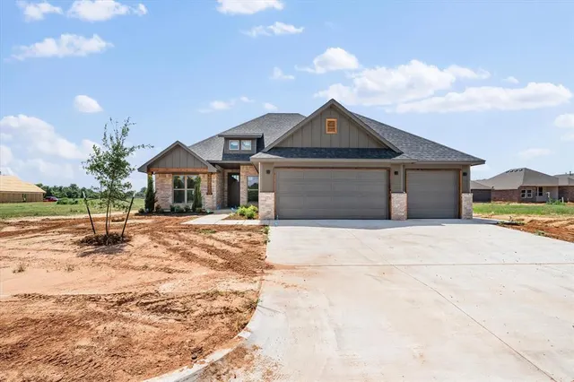 Front exterior — 5101 Vine Cliff Road, Mustang, OK 73064