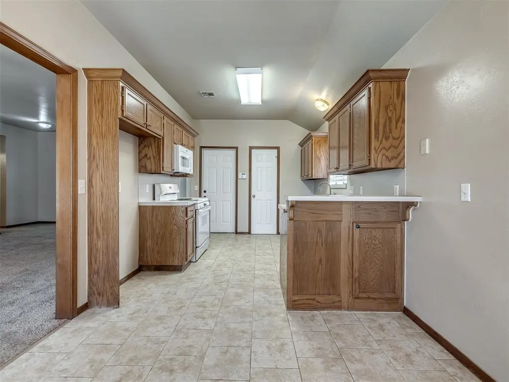 Photo 10 — 1225 Capitol Drive, Edmond, OK 73003