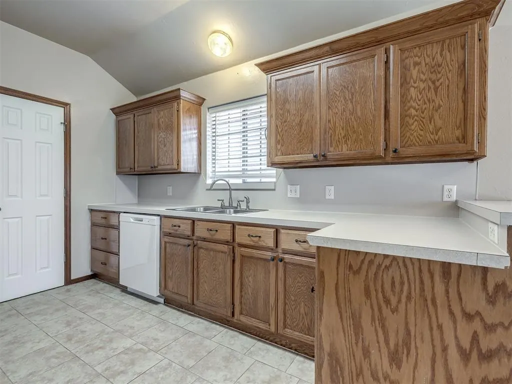 Photo 11 — 1225 Capitol Drive, Edmond, OK 73003
