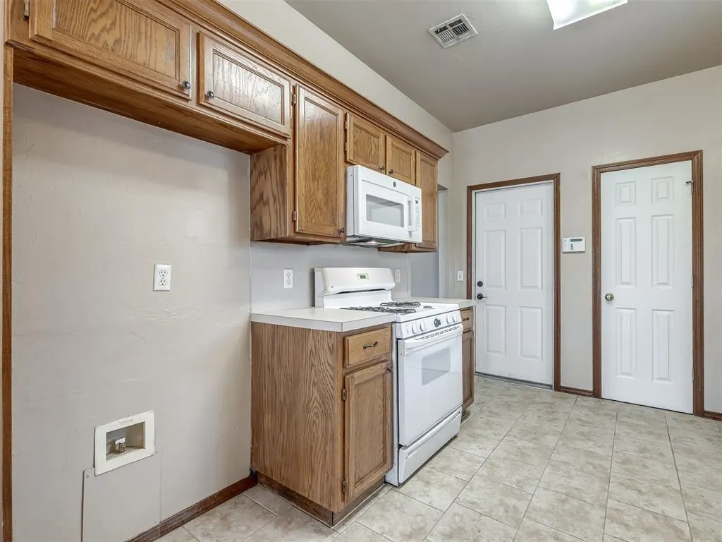 Photo 12 — 1225 Capitol Drive, Edmond, OK 73003