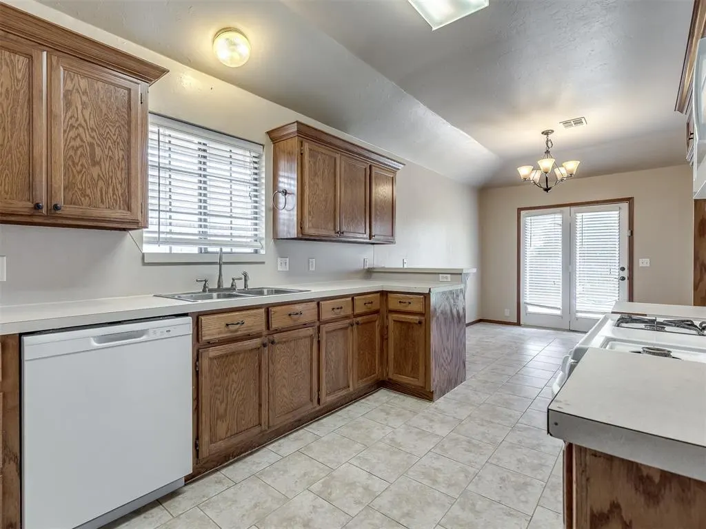 Photo 13 — 1225 Capitol Drive, Edmond, OK 73003