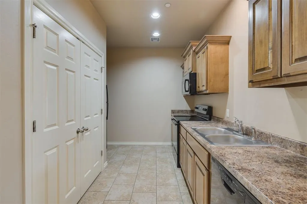 Photo 2 — 1020 SW 92nd Street, Oklahoma City, OK 73139