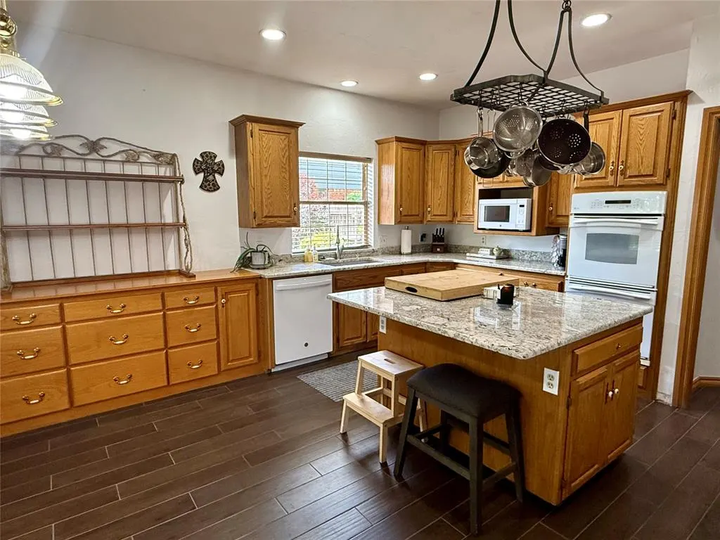 Photo 9 — 311 Red Fork, Clinton, OK 73601