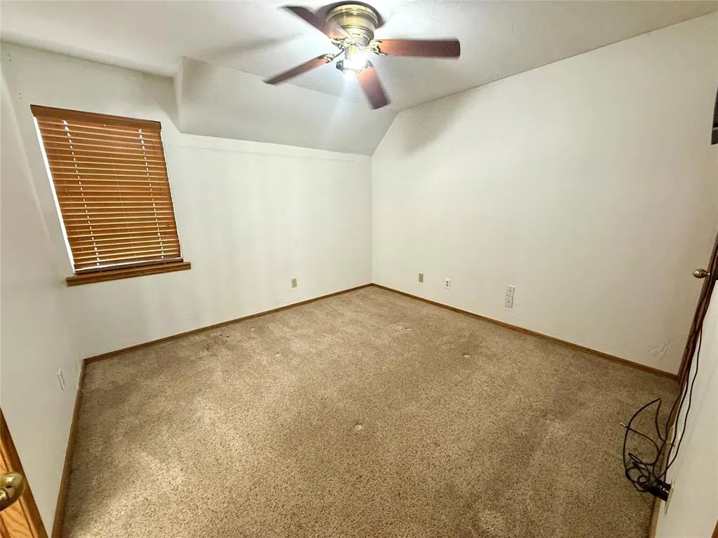Photo 17 — 311 Red Fork, Clinton, OK 73601