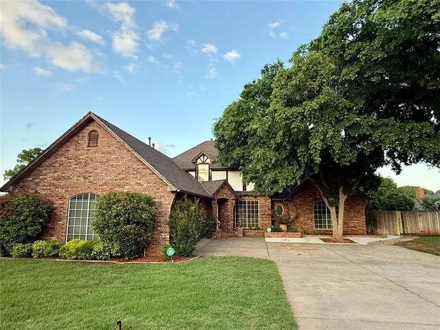 Front exterior — 311 Red Fork, Clinton, OK 73601