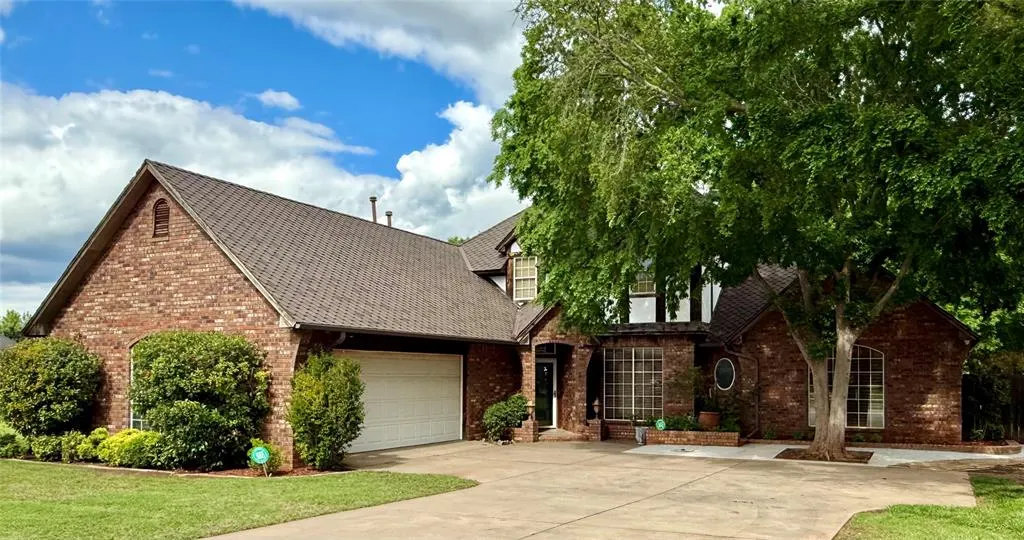 Photo 2 — 311 Red Fork, Clinton, OK 73601