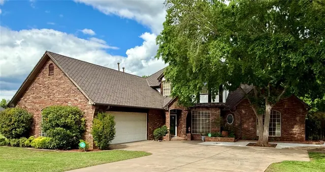 Photo 2 — 311 Red Fork, Clinton, OK 73601