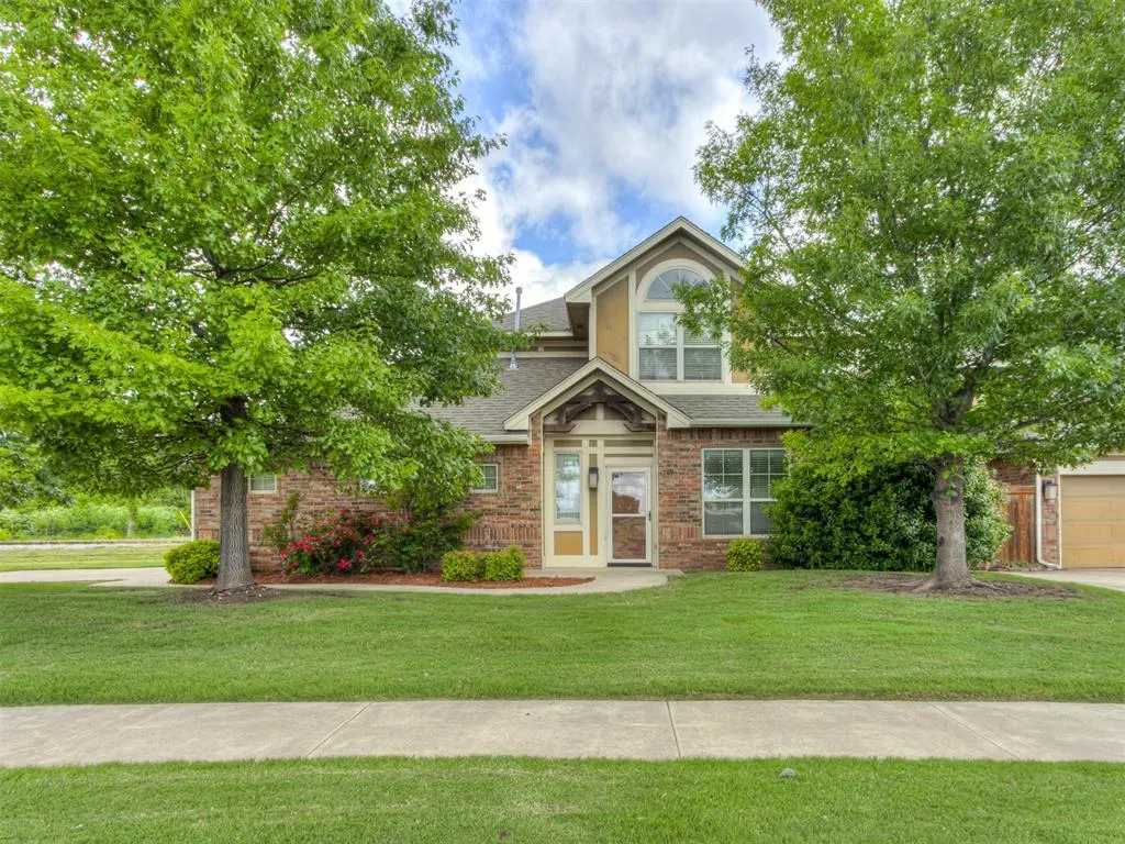 Photo 2 — 1701 NE 7th Street, Oklahoma City, OK 73117