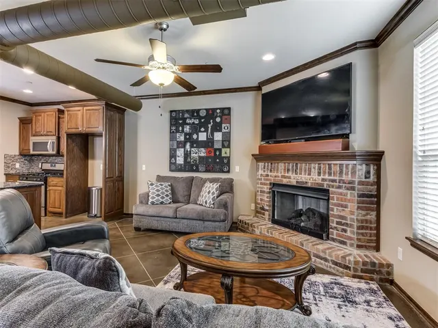 Photo 5 — 1701 NE 7th Street, Oklahoma City, OK 73117