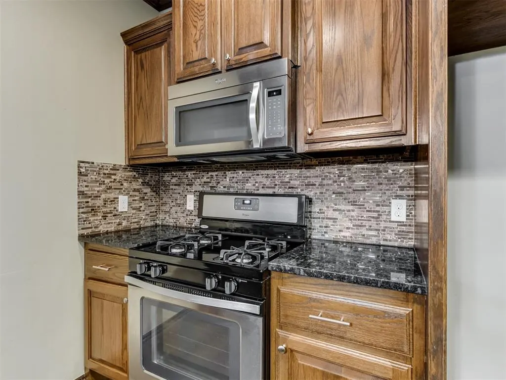 Photo 9 — 1701 NE 7th Street, Oklahoma City, OK 73117