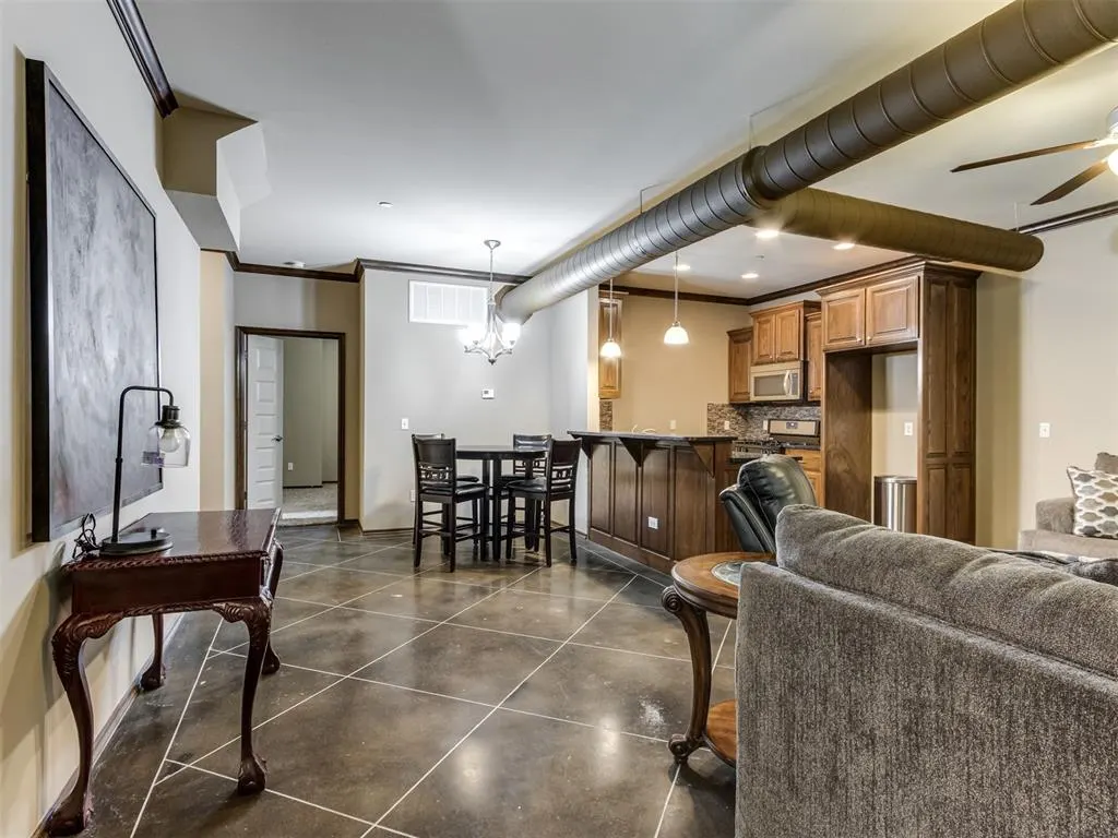 Photo 11 — 1701 NE 7th Street, Oklahoma City, OK 73117