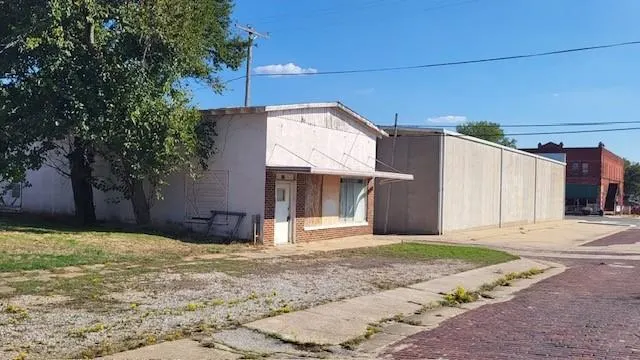 Photo 3 — 114 N 2nd Street, Okemah, OK 74859