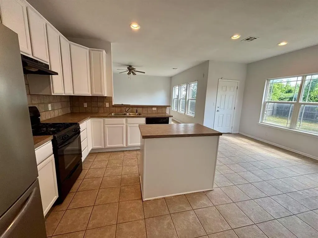 Photo 2 — 1918 W K Court, Jenks, OK 74037