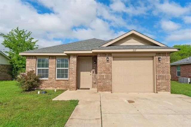 Front exterior — 717 S Geronimo Lane, Pauls Valley, OK 73075
