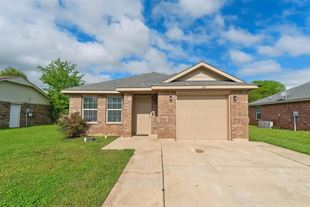 Photo 2 — 717 S Geronimo Lane, Pauls Valley, OK 73075