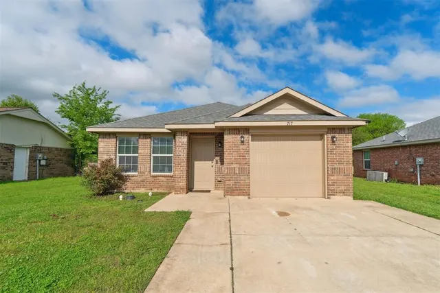 Photo 2 — 717 S Geronimo Lane, Pauls Valley, OK 73075