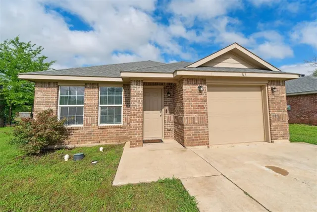 Photo 3 — 717 S Geronimo Lane, Pauls Valley, OK 73075