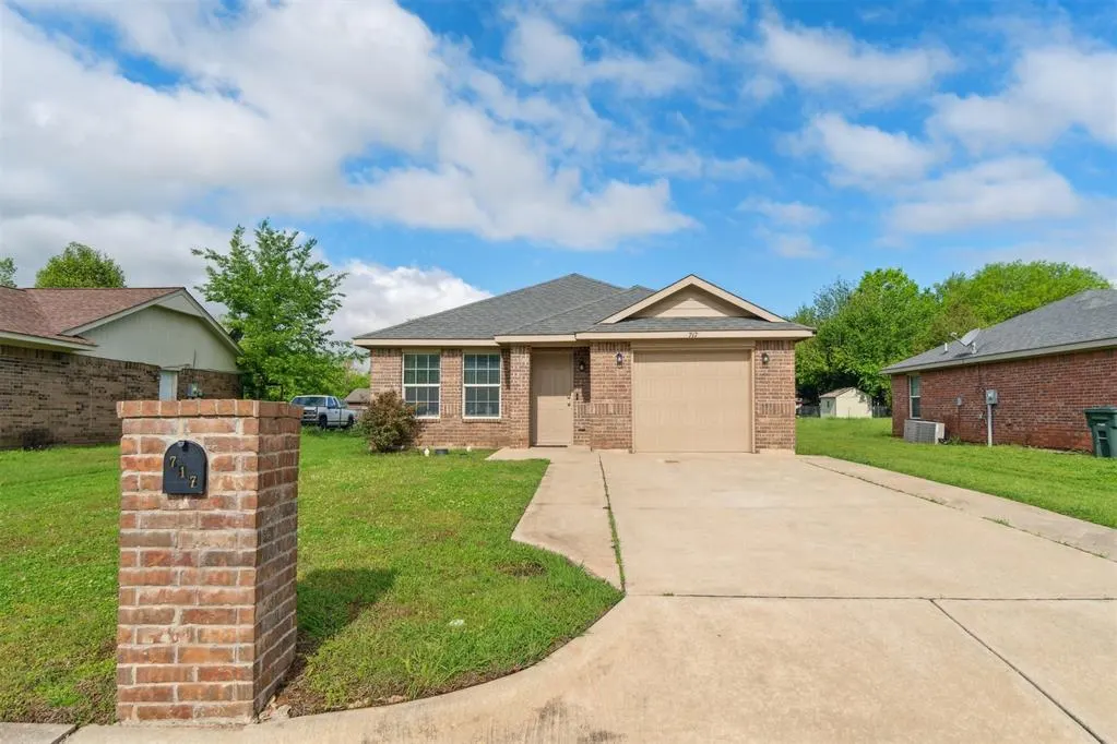 Photo 4 — 717 S Geronimo Lane, Pauls Valley, OK 73075