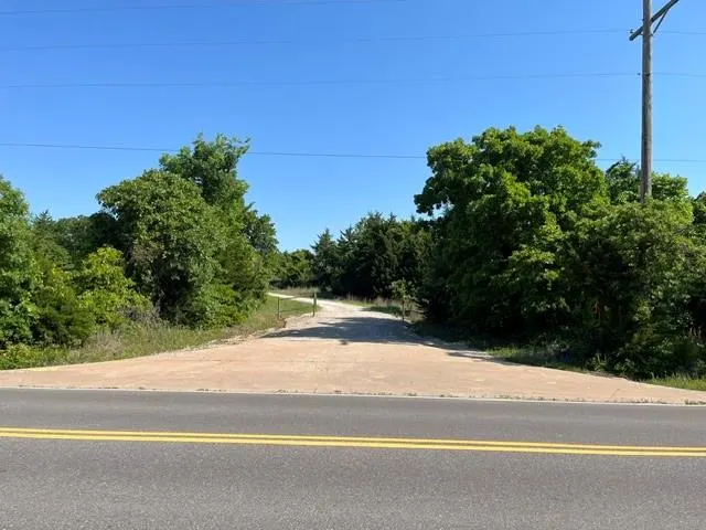 Photo 2 — 6725 E Coffee Creek Road, Edmond, OK 73034