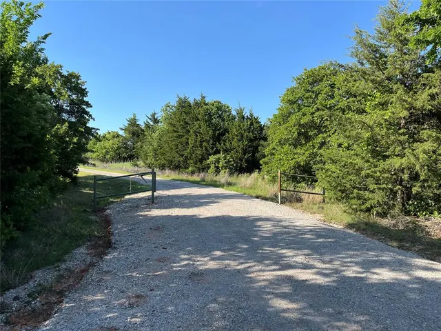 Photo 4 — 6725 E Coffee Creek Road, Edmond, OK 73034