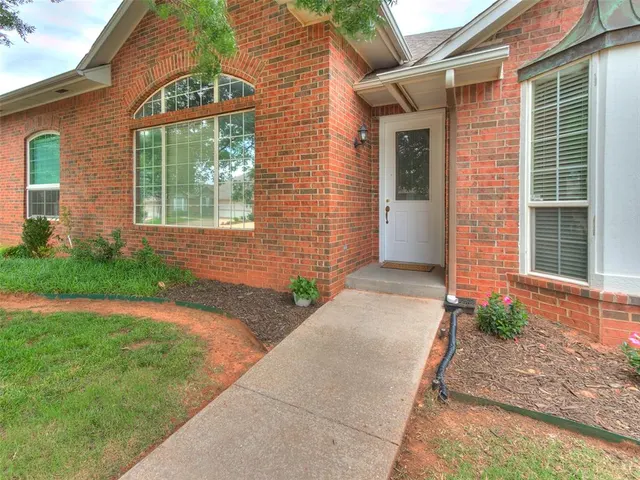 Photo 3 — 15524 Swallowtail Drive, Edmond, OK 73013