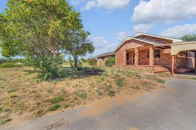 Photo 4 — 17458 E 1230 Road, Erick, OK 73645