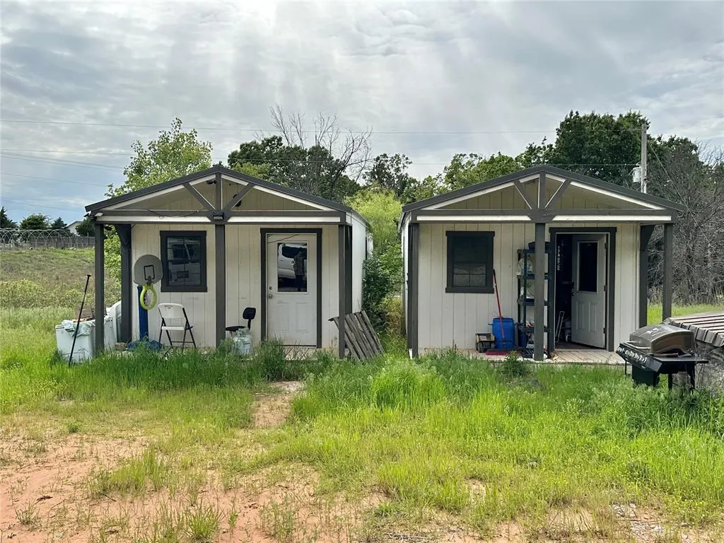 Photo 2 — 20269 Fairbanks Lane, Tecumseh, OK 74873