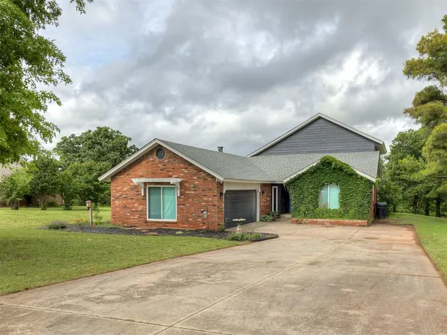 Photo 2 — 6401 Saddleback Drive, Oklahoma City, OK 73150