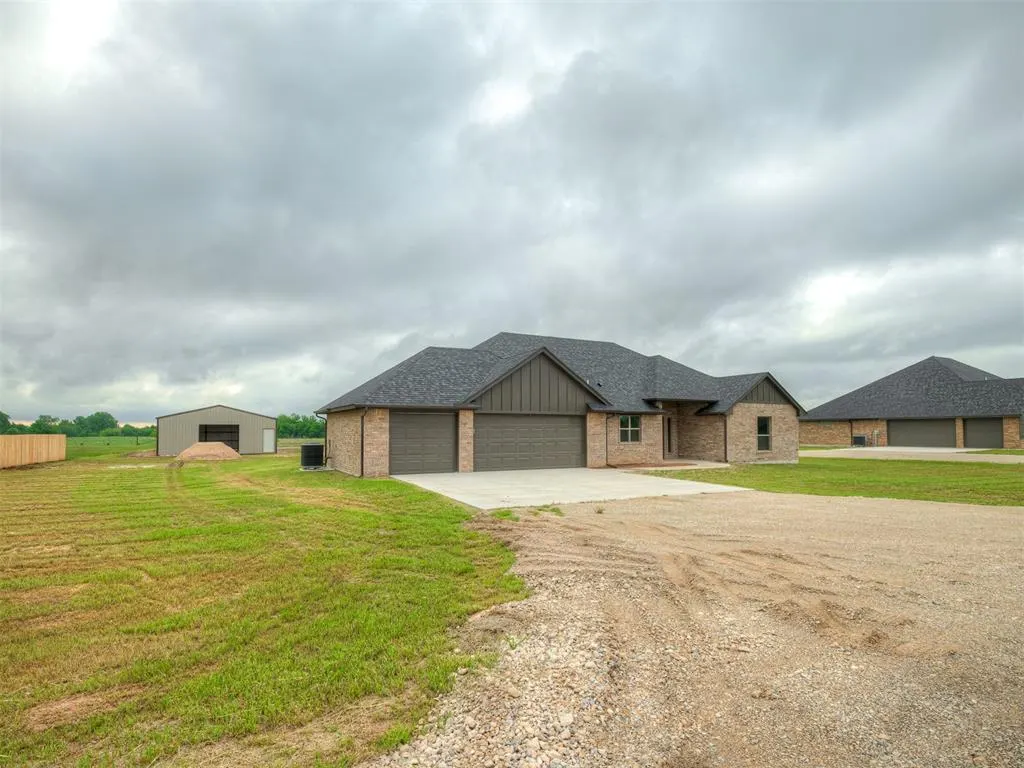 Photo 4 — 24977 Preakness Run, Cashion, OK 73016