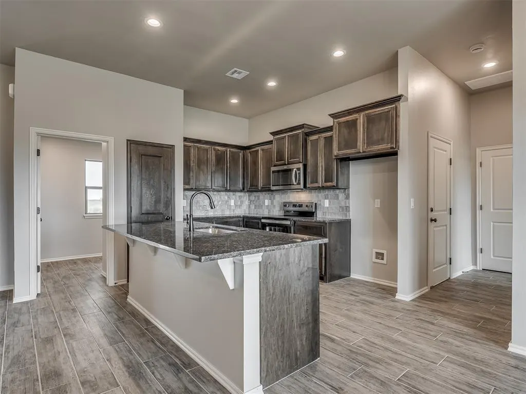Photo 12 — 24977 Preakness Run, Cashion, OK 73016